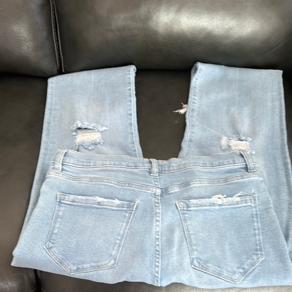 Kensie Light Blue Cropped Jeans with Frayed Hem - Picture 2 of 6